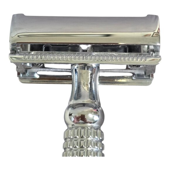 Classic Butterfly Twist to Open Double Edge Safety Razor Chrome Finish NEW - Picture 7 of 10